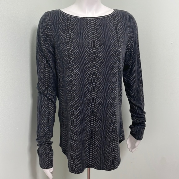 Under Armour women’s long sleeve black snake print top - Picture 1 of 6